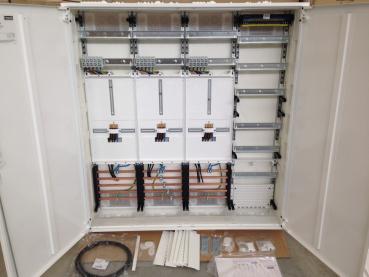 F-tronic Zählerschrank 3x 3.HZ Zählerfeld + 1x Verteilerfeld mit APZ, 4-feldrig